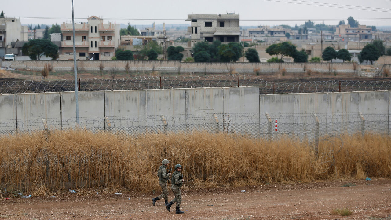 SYRIA-SECURITY/TURKEY-RUSSIA Turkish soldiers patrol along a wall on the border line between Turkey and Syria, in the Turkish border town of Ceylanpinar, in Sanliurfa province, Turkey, October 29, 2019. REUTERS/Kemal Aslan - RC1AB07BD360