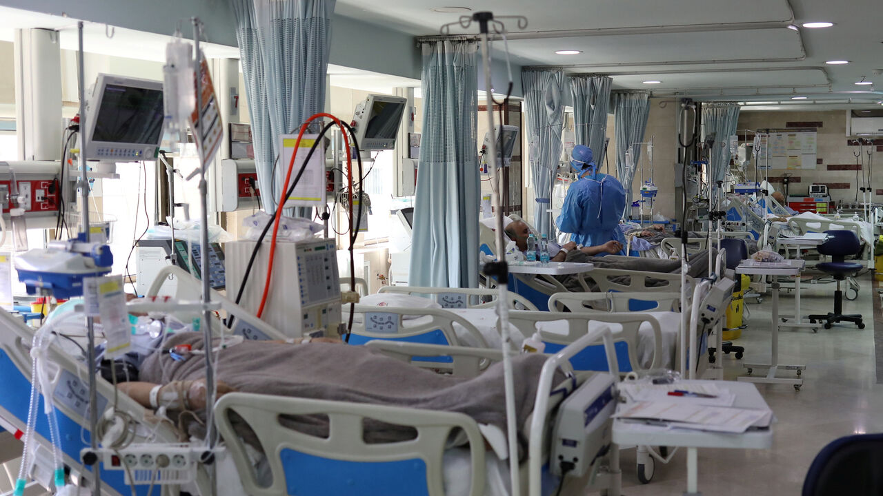 HEALTH-CORONAVIRUS/IRAN Patients with coronavirus disease (COVID-19) lie in beds at the ICU of Sasan Hospital, in Tehran, Iran March 30, 2020. WANA (West Asia News Agency)/Ali Khara via REUTERS ATTENTION EDITORS - THIS PICTURE WAS PROVIDED BY A THIRD PARTY - RC2GUF9M2YGL
